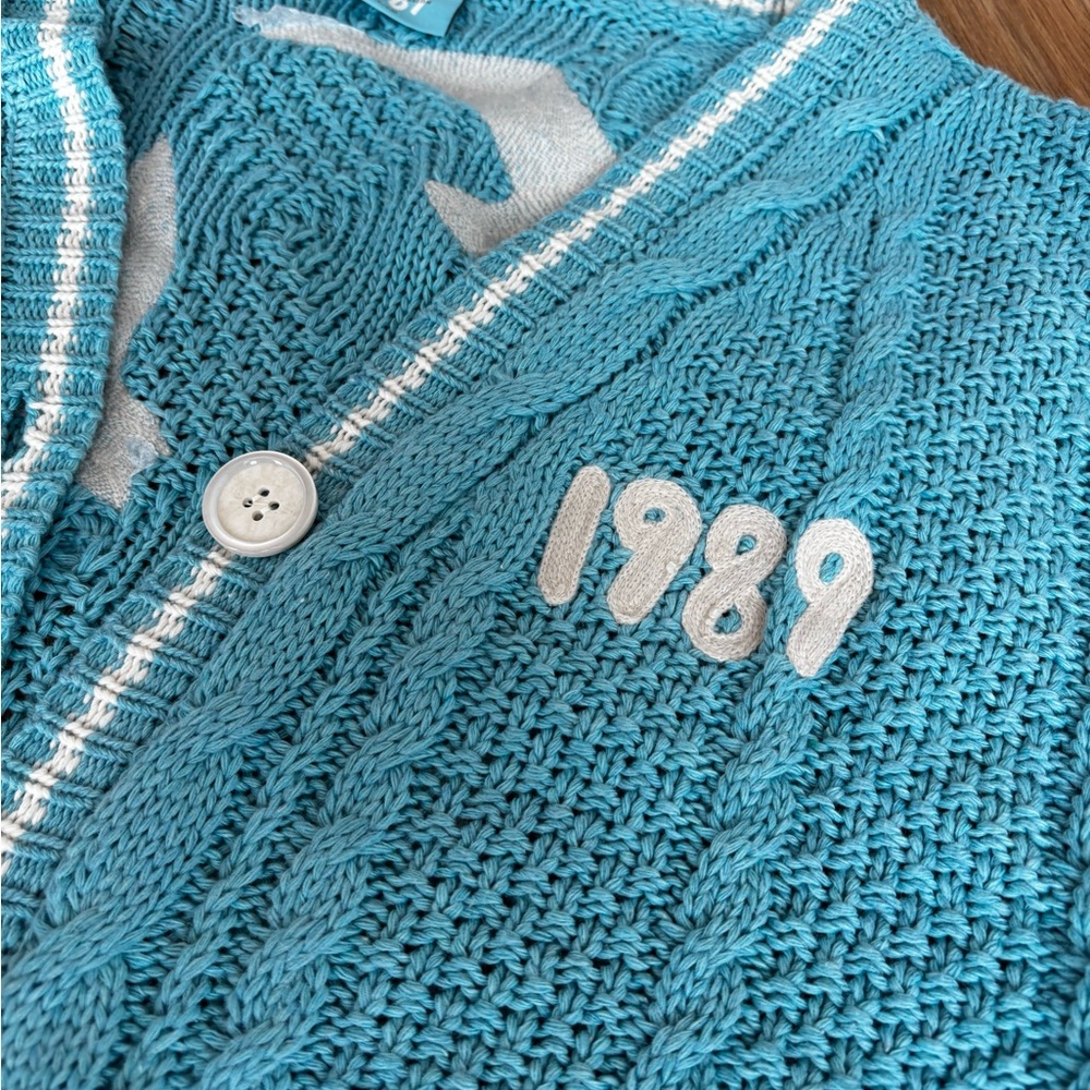 Limited Edition Taylor Swift 1989 Blue Cable Knit Cardigan with White Accents - Picture 3 of 6